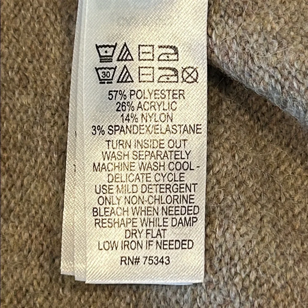 Aspen soft fuzzy ski lodge print sweater size medium